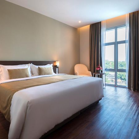 Astana Wing - Riverside Majestic Hotel Kuching Exterior photo